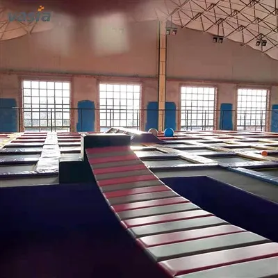 Berapa lama saya bisa berada di taman trampolin dalam ruangan dengan satu tiket?